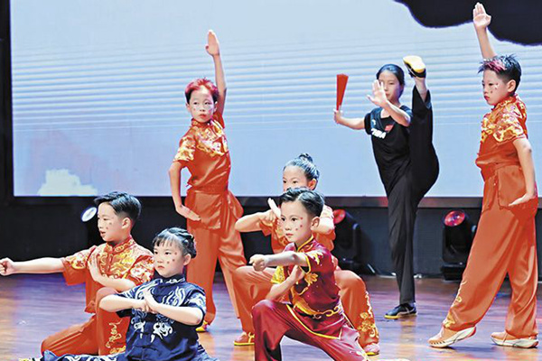 街坊邻居站到舞台中央