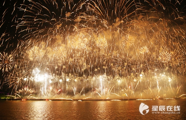 这里有一封长沙写给天空的情书 世界各地的青年都醉了