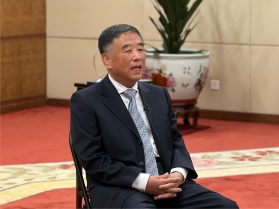 图为胡浩接受新华社记者采访。 新华社记者 温竞华 摄